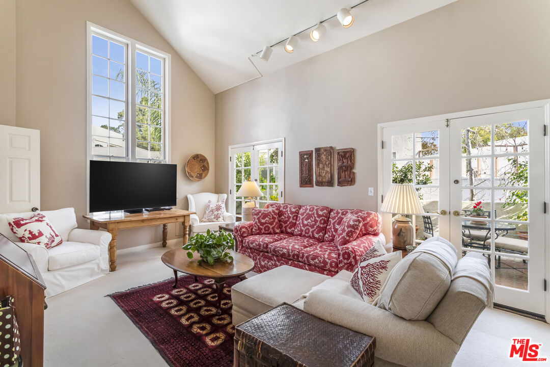 420 S Barrington Ave Unit: PH302