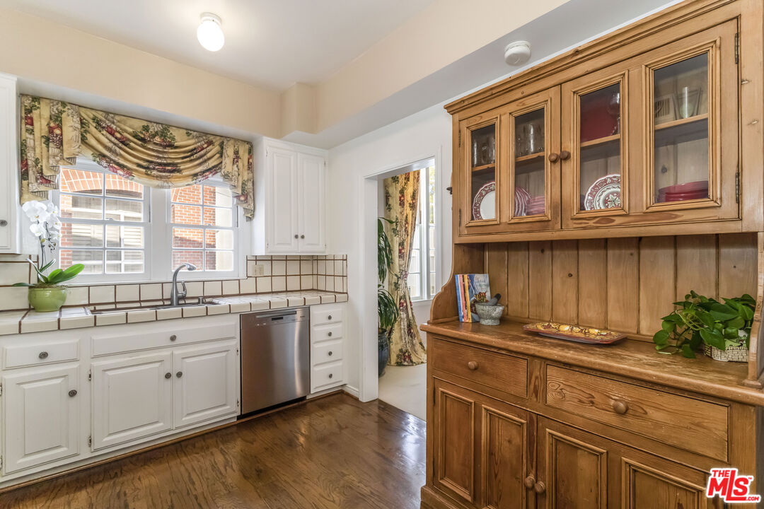 420 S Barrington Ave Unit: PH302