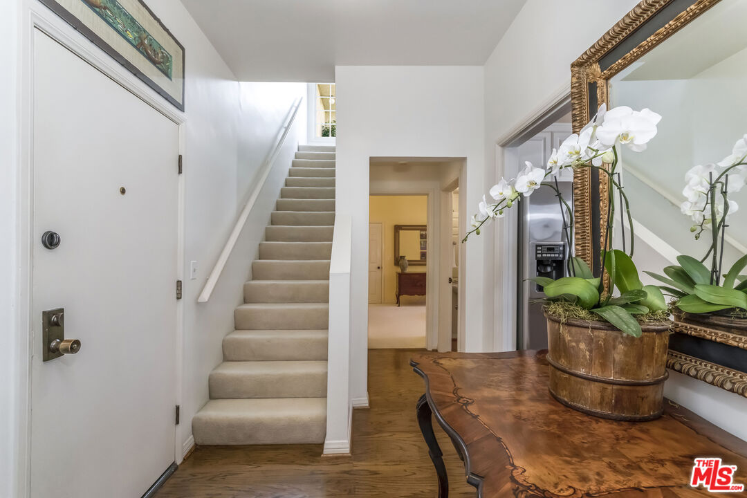 420 S Barrington Ave Unit: PH302