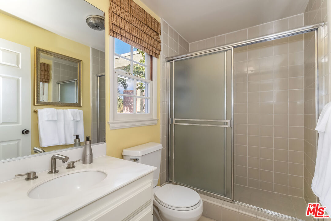 420 S Barrington Ave Unit: PH302