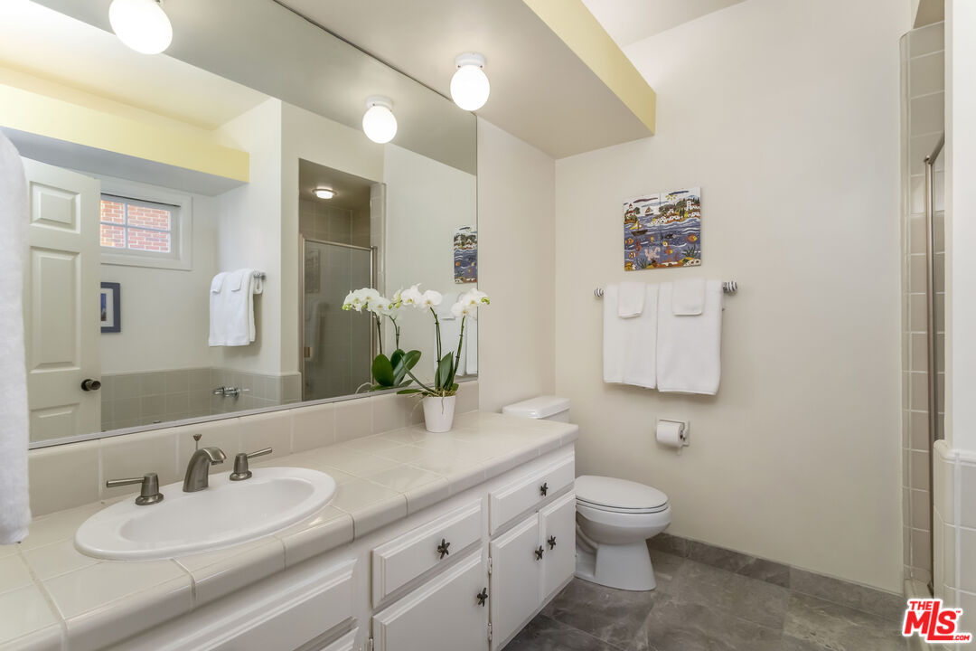 420 S Barrington Ave Unit: PH302