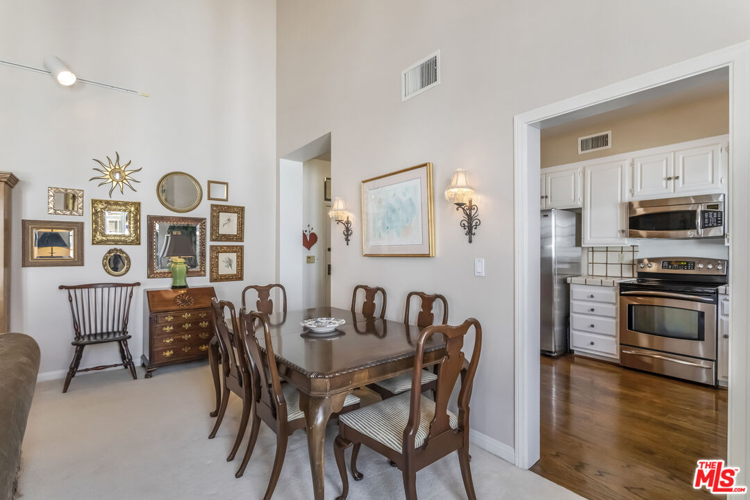 420 S Barrington Ave Unit: PH302