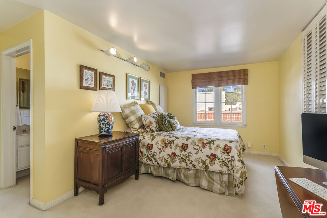 420 S Barrington Ave Unit: PH302