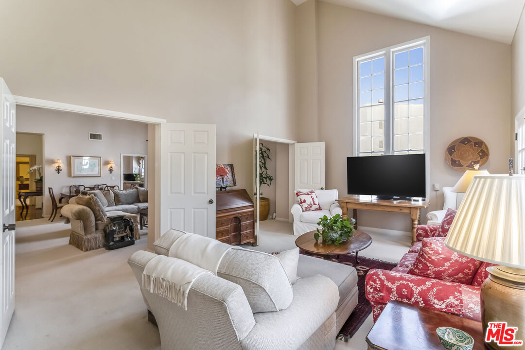 420 S Barrington Ave Unit: PH302