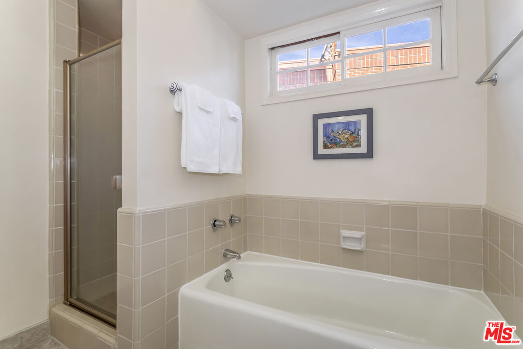 420 S Barrington Ave Unit: PH302