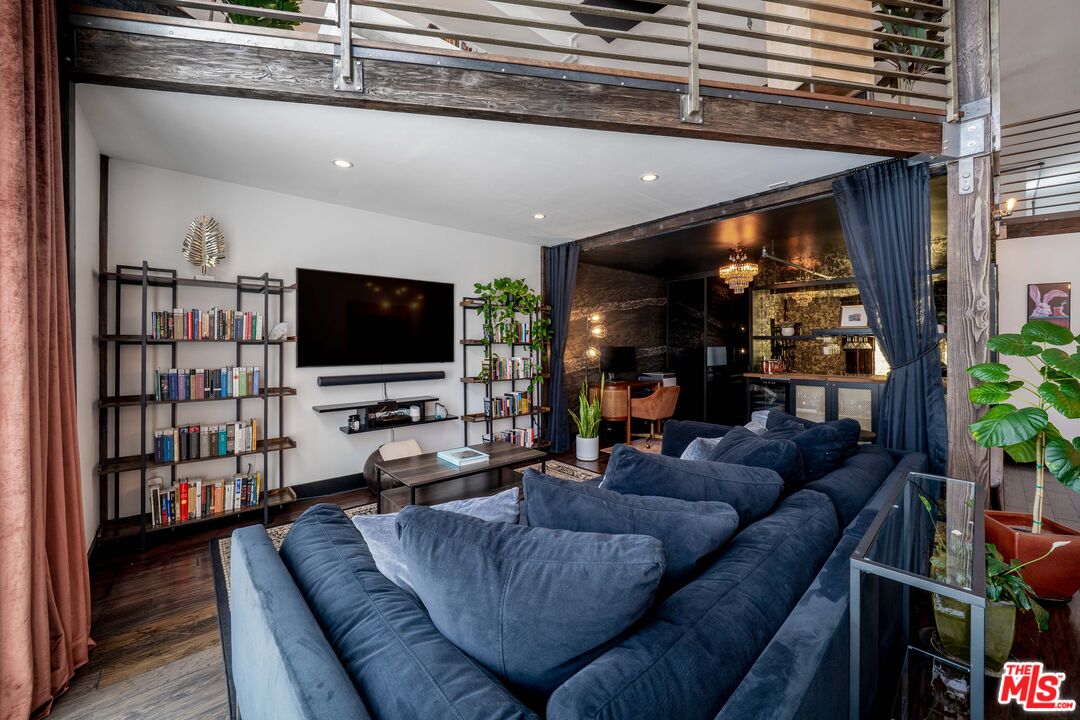 4115 Glencoe Ave Unit: 302