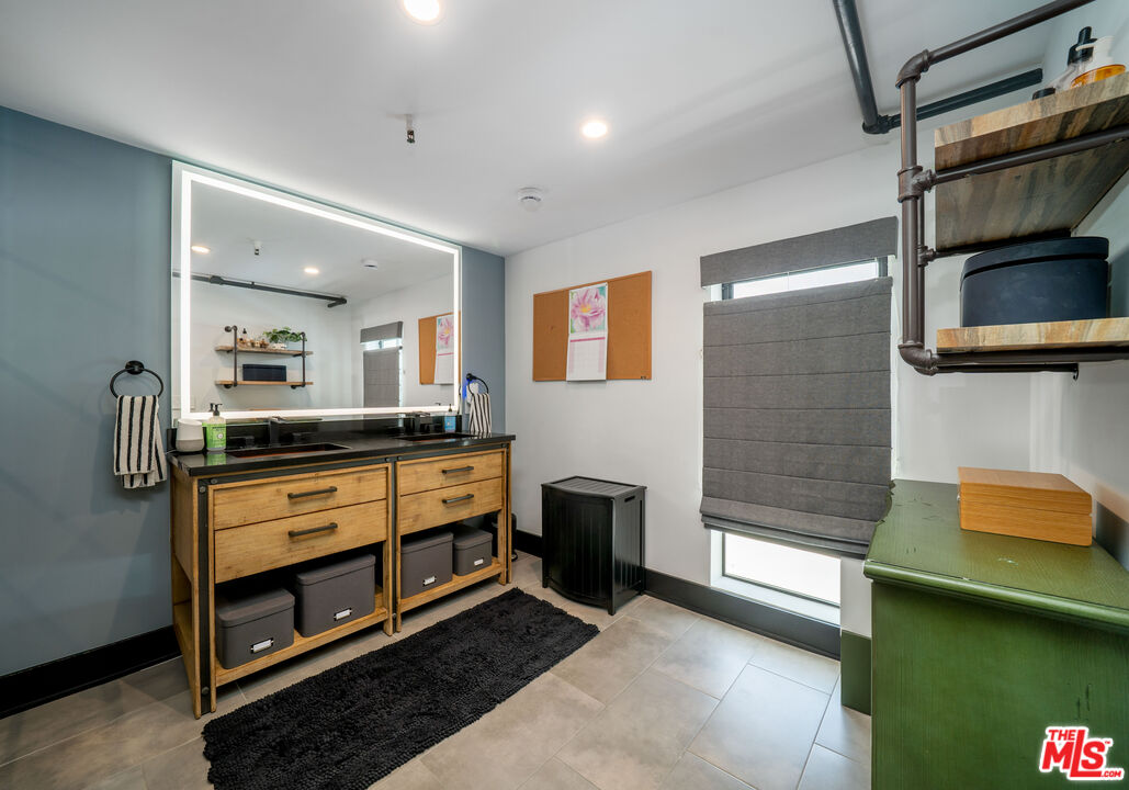 4115 Glencoe Ave Unit: 302