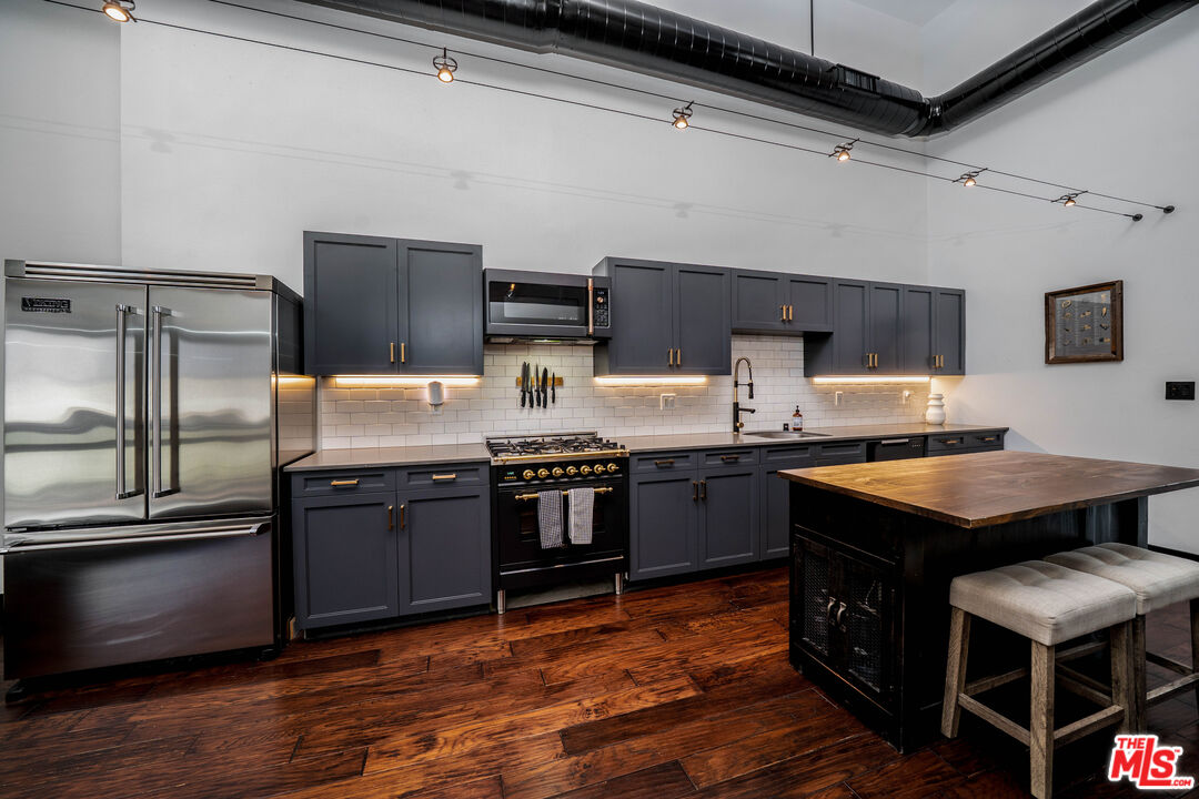 4115 Glencoe Ave Unit: 302