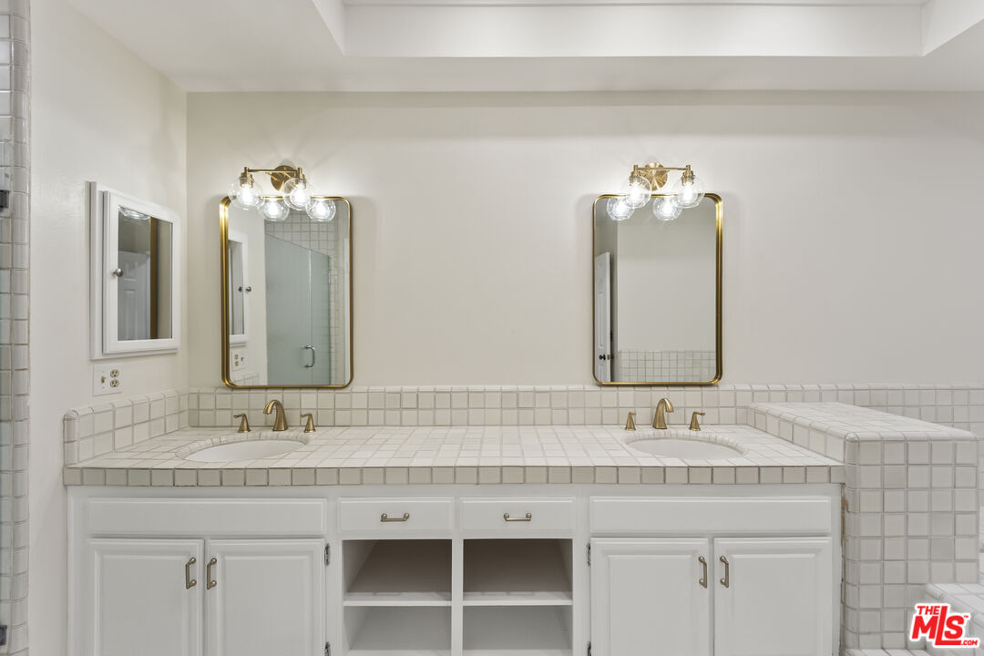 4338 Redwood Ave Unit: B315