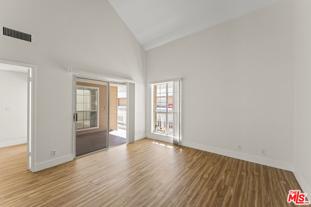 4338 Redwood Ave Unit: B315