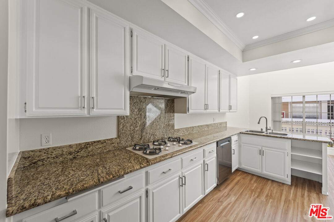 4338 Redwood Ave Unit: B315