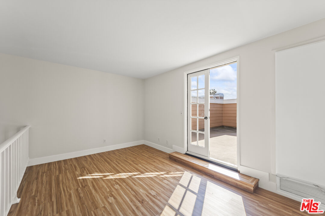 4338 Redwood Ave Unit: B315