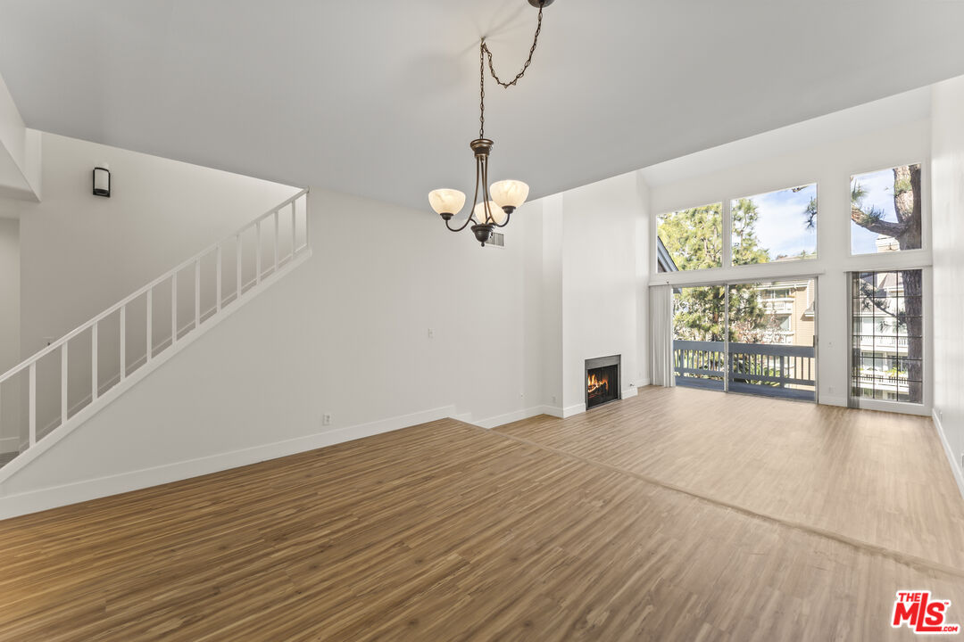 4338 Redwood Ave Unit: B315