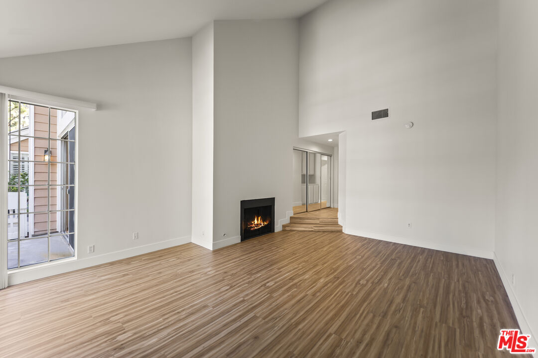 4338 Redwood Ave Unit: B315