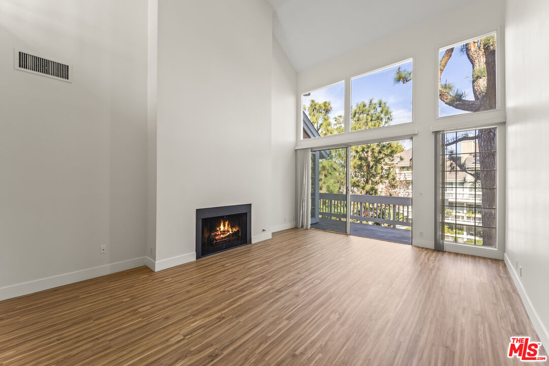 4338 Redwood Ave Unit: B315