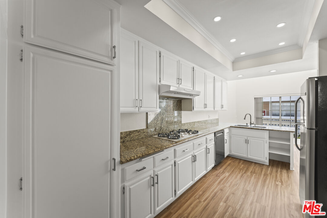 4338 Redwood Ave Unit: B315