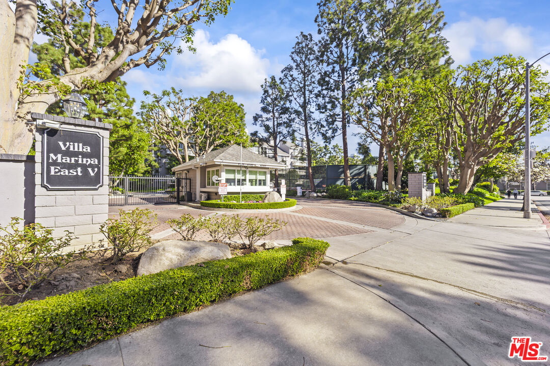 4338 Redwood Ave Unit: B315