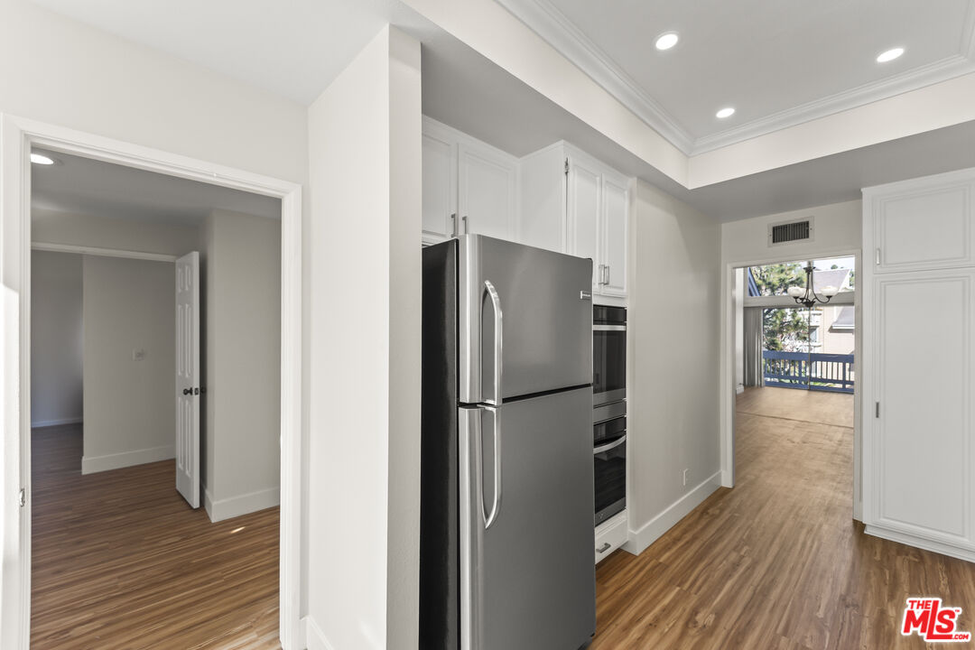 4338 Redwood Ave Unit: B315