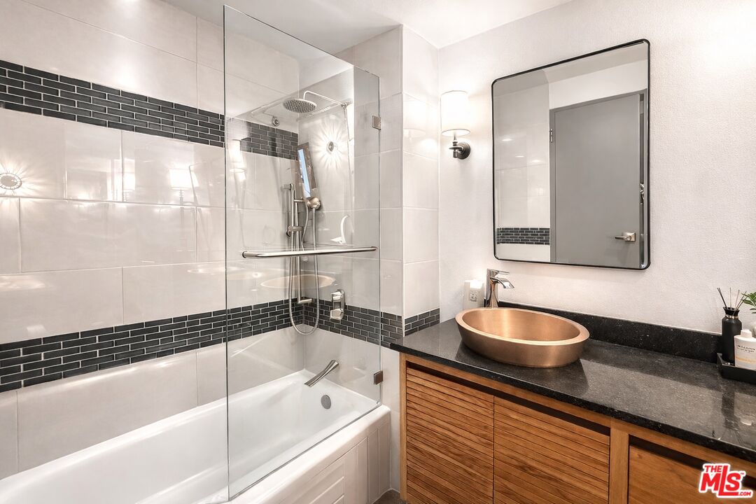 17366 W Sunset Blvd Unit: 105