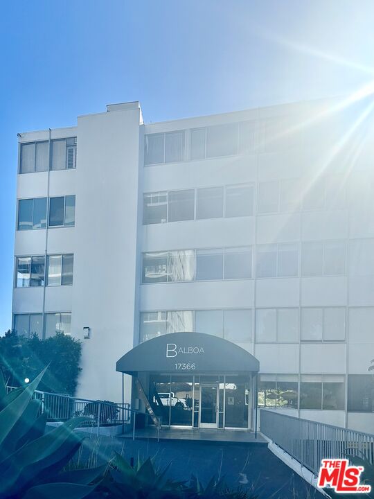 17366 W Sunset Blvd Unit: 105