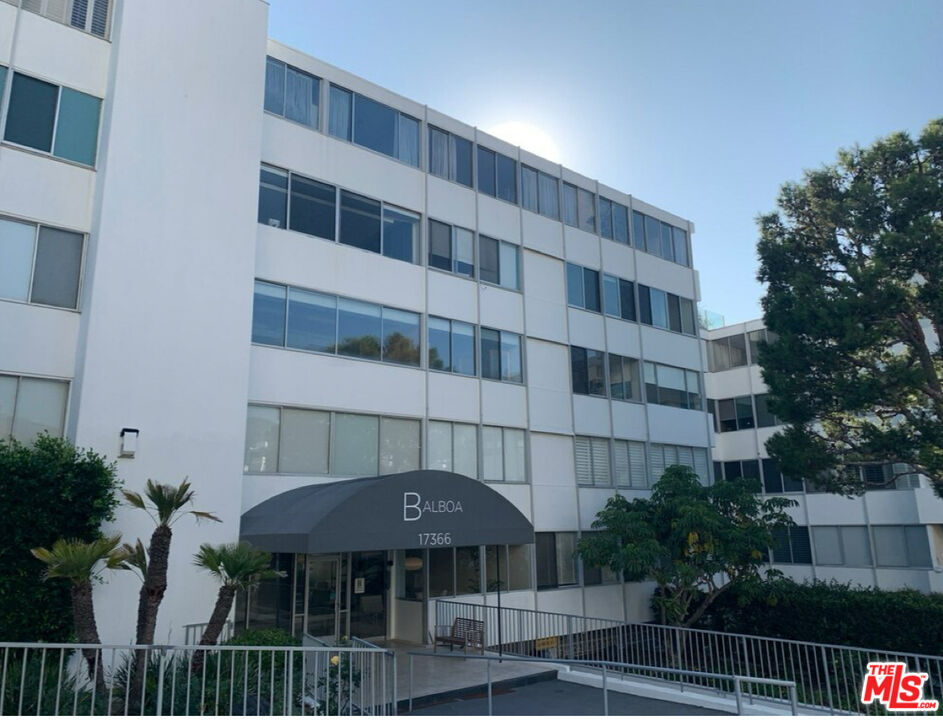 17366 W Sunset Blvd Unit: 105