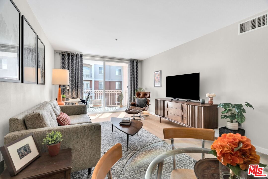 3740 Santa Rosalia Dr Unit: 302