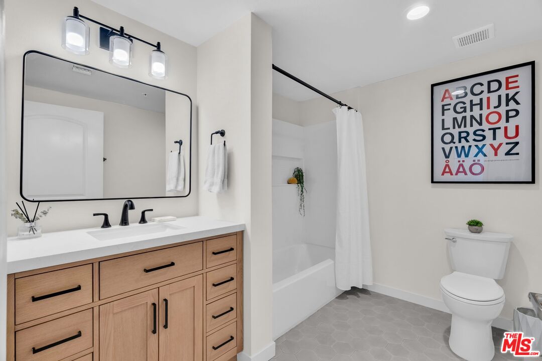 3740 Santa Rosalia Dr Unit: 302