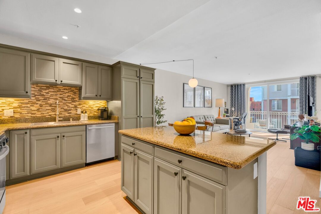 3740 Santa Rosalia Dr Unit: 302