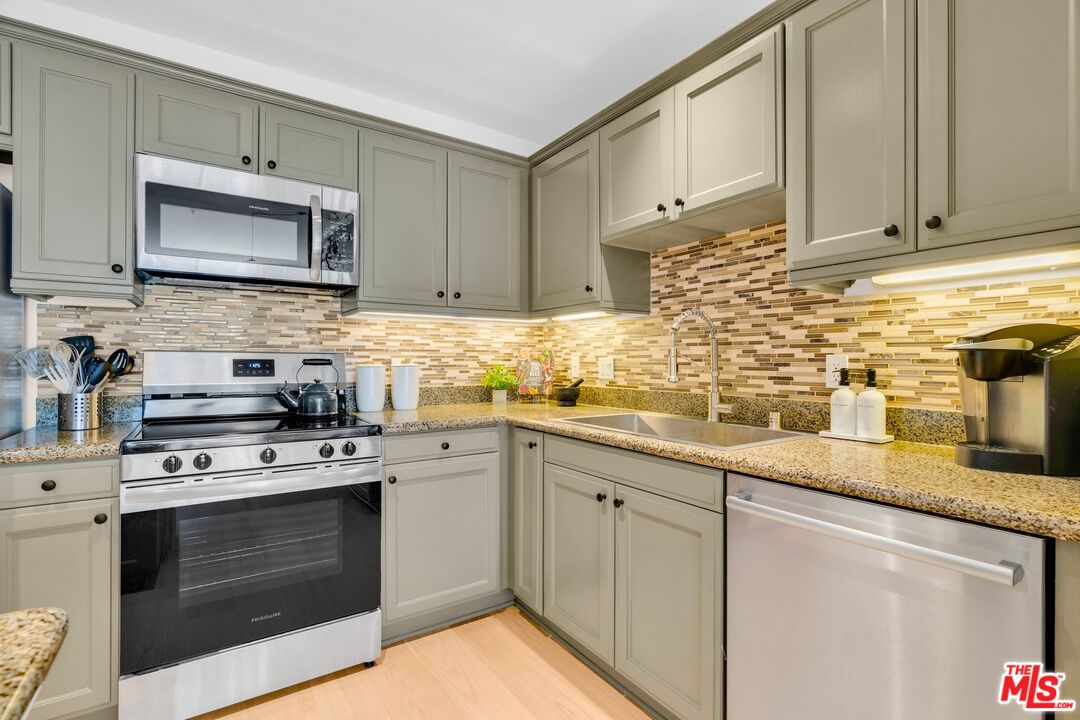 3740 Santa Rosalia Dr Unit: 302