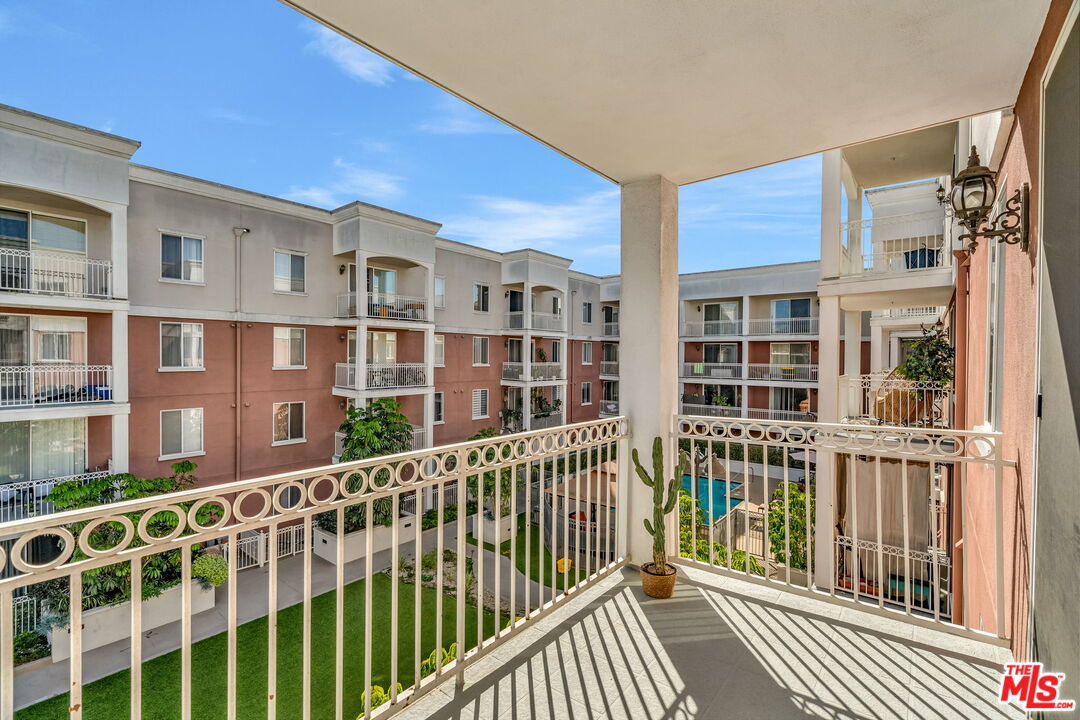 3740 Santa Rosalia Dr Unit: 302