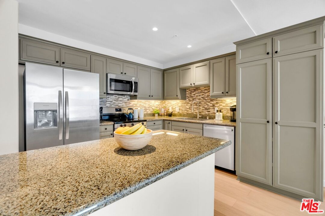 3740 Santa Rosalia Dr Unit: 302