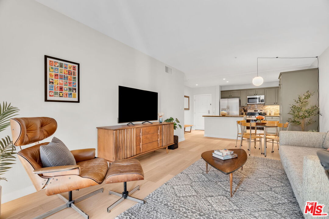 3740 Santa Rosalia Dr Unit: 302