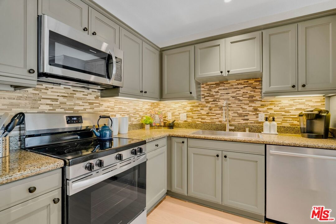 3740 Santa Rosalia Dr Unit: 302