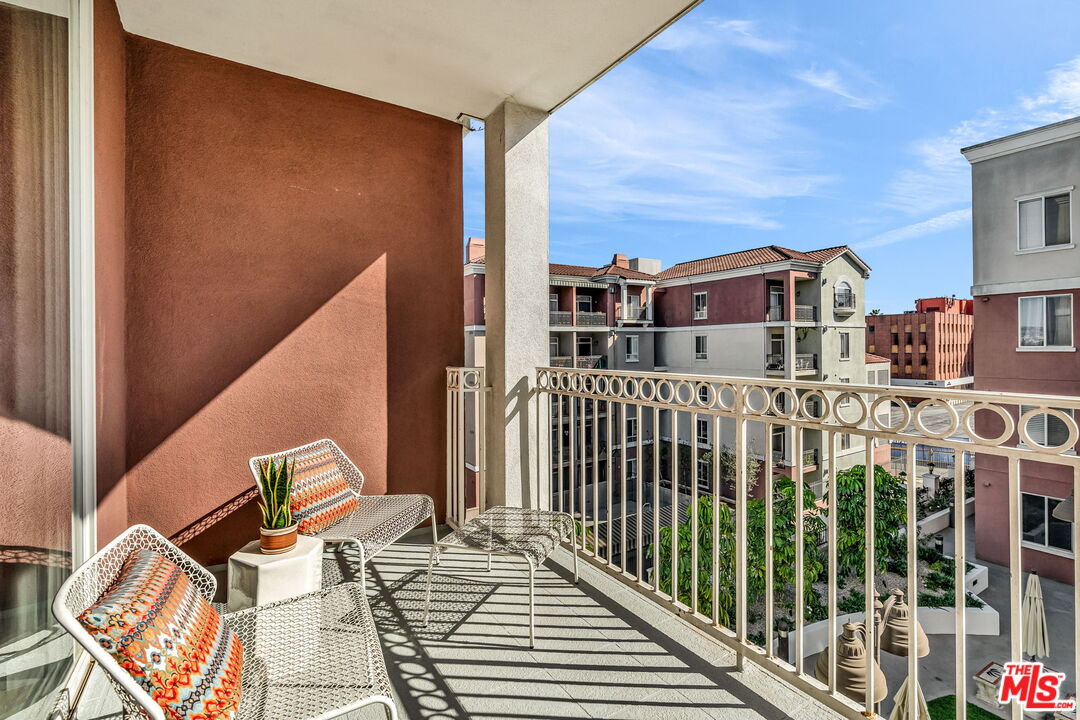 3740 Santa Rosalia Dr Unit: 302