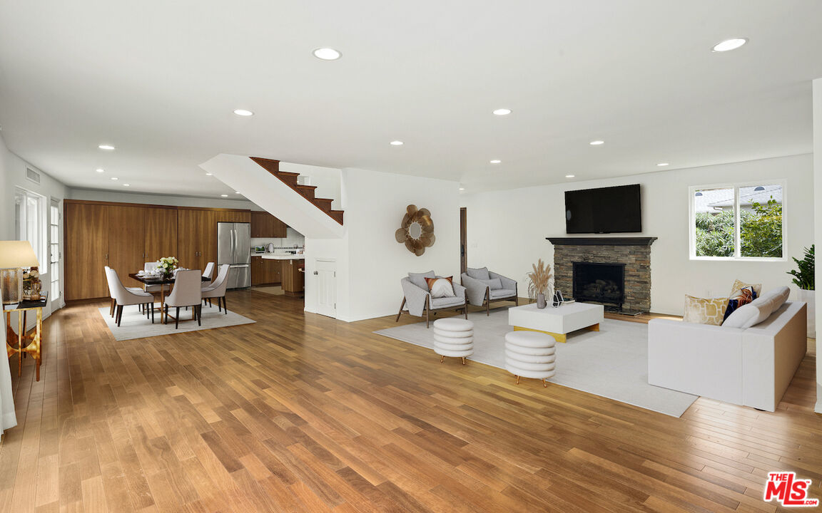 907 Las Pulgas Rd