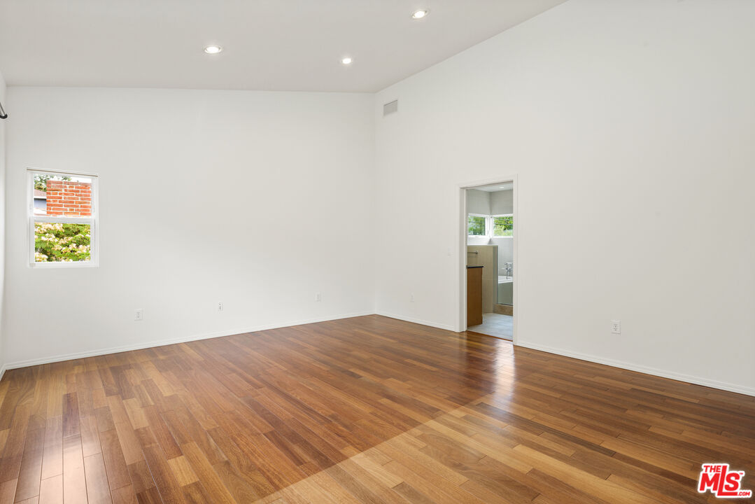 907 Las Pulgas Rd