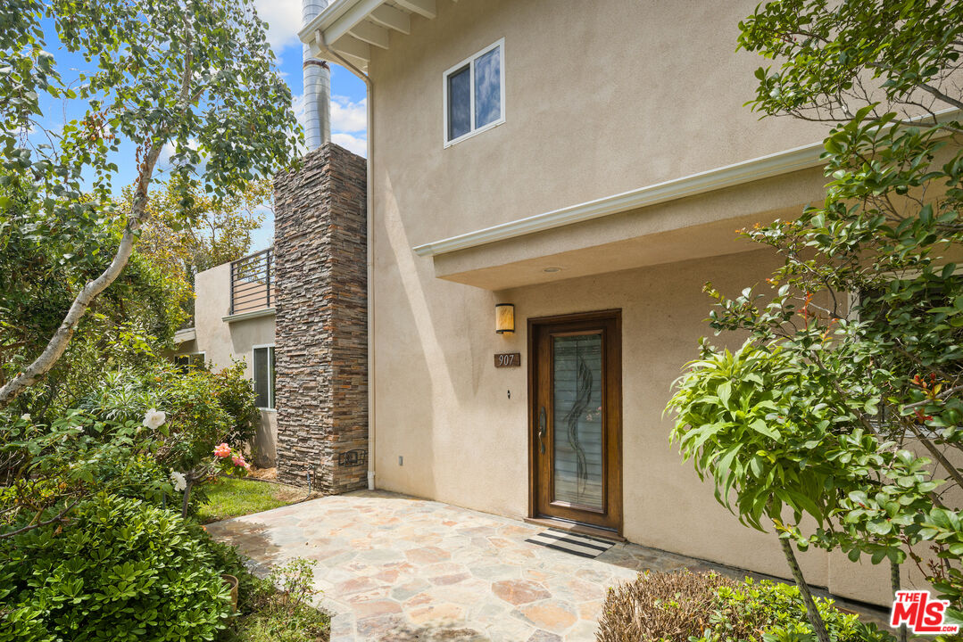 907 Las Pulgas Rd