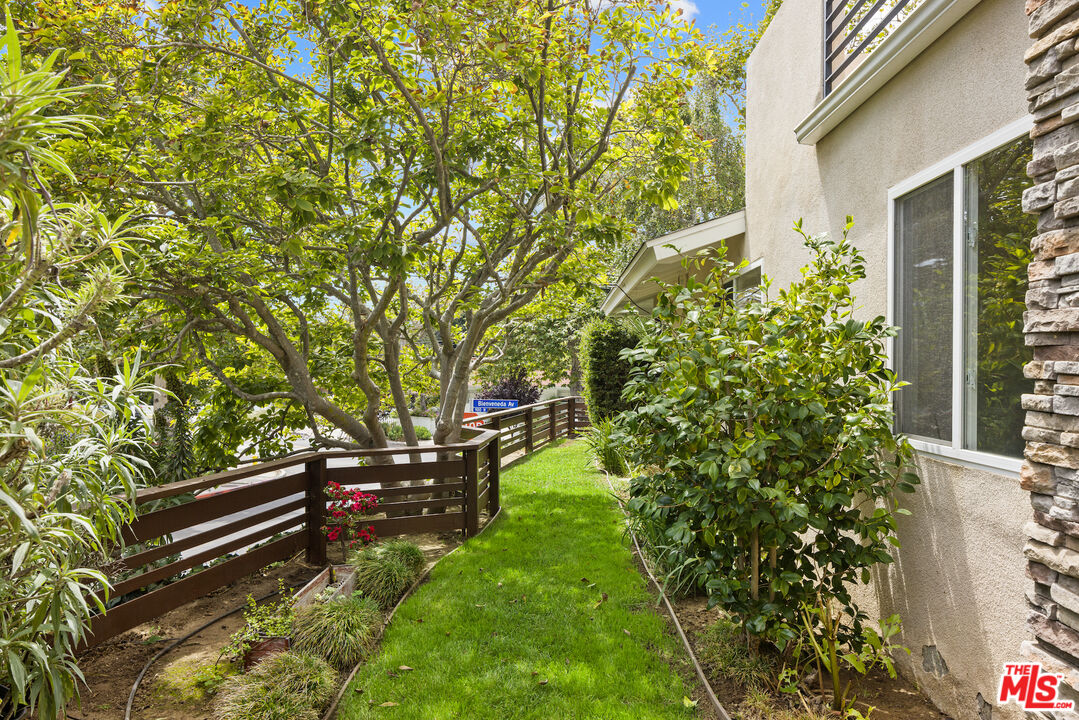 907 Las Pulgas Rd