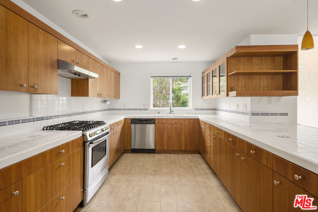 907 Las Pulgas Rd