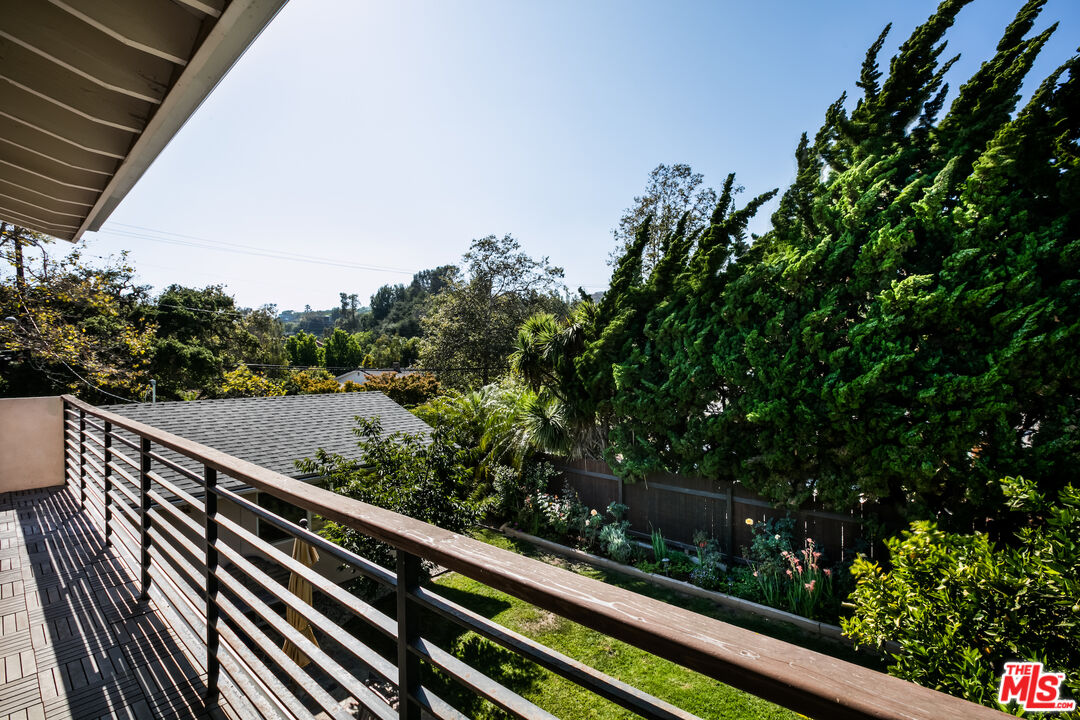 907 Las Pulgas Rd