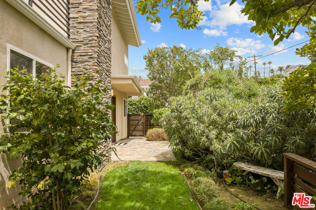 907 Las Pulgas Rd