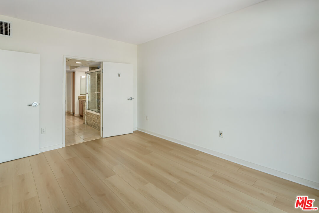 13700 MARINA POINTE DR Unit: 721