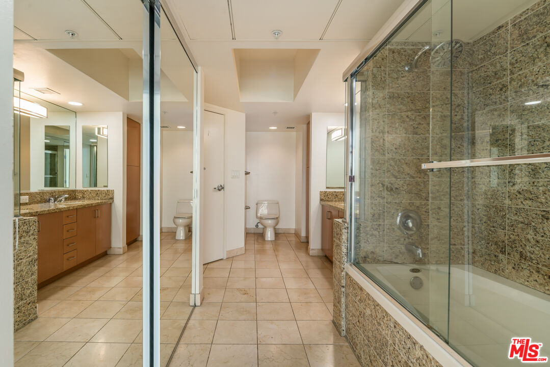 13700 MARINA POINTE DR Unit: 721