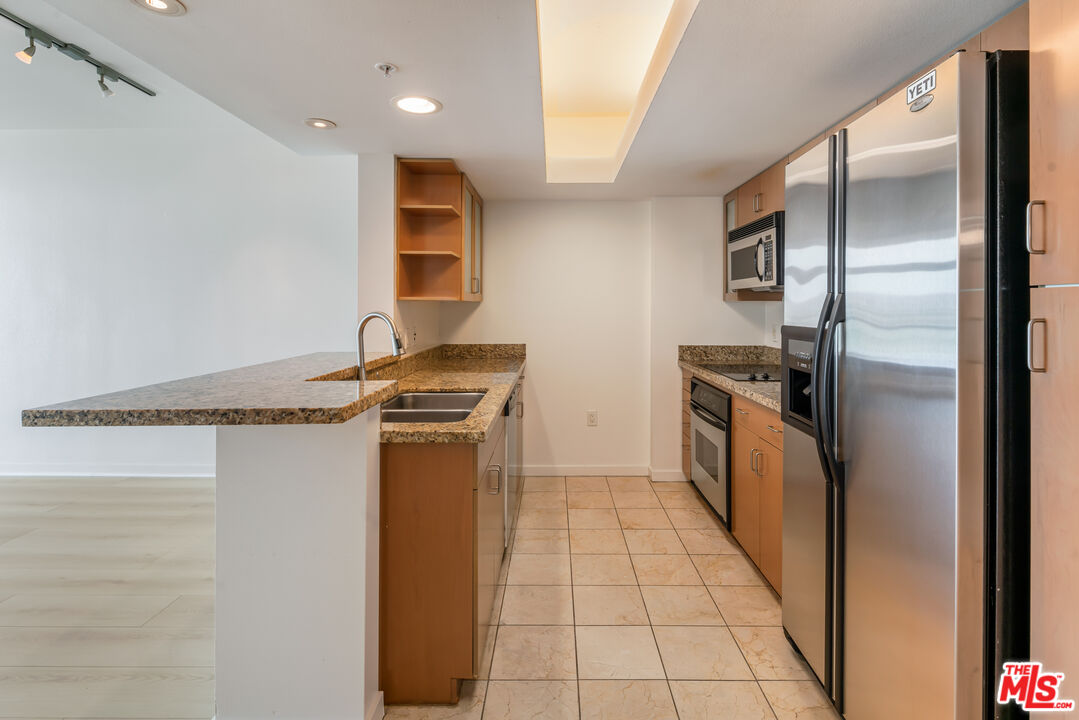 13700 MARINA POINTE DR Unit: 721