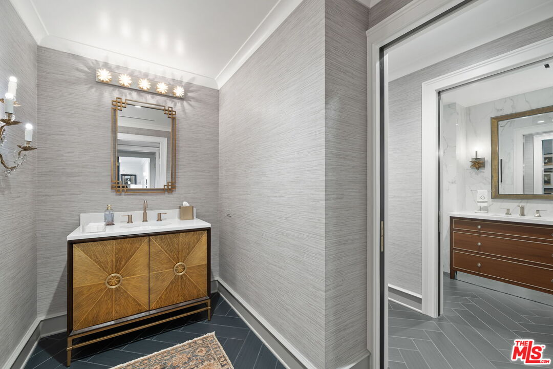 10375 Wilshire Blvd Unit: 9HK