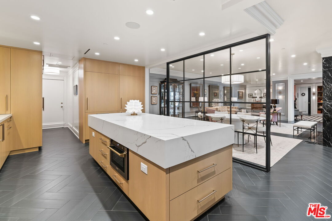 10375 Wilshire Blvd Unit: 9HK