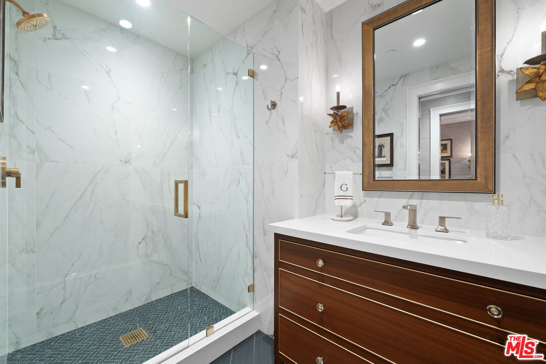 10375 Wilshire Blvd Unit: 9HK