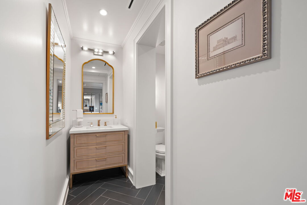 10375 Wilshire Blvd Unit: 9HK