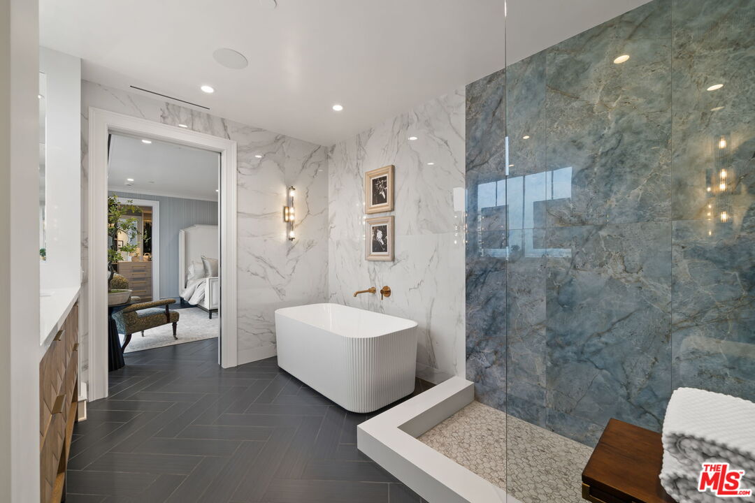 10375 Wilshire Blvd Unit: 9HK