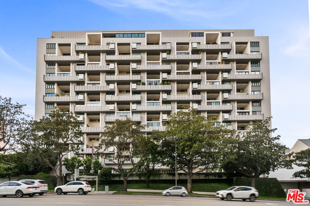 10375 Wilshire Blvd Unit: 9HK